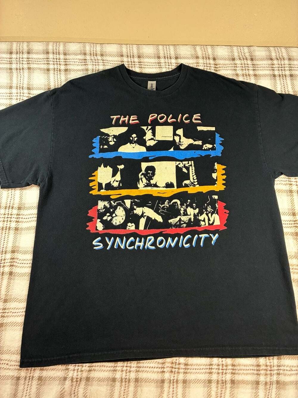 Gildan The Police Synchronicity Size XL Black Graphic Band T-Shirt